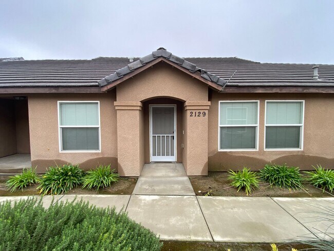 3 Bed, 2 Bath available on Bella Oaks Rent... - 3 Bed, 2 Bath available on Bella Oaks Rent... Casa