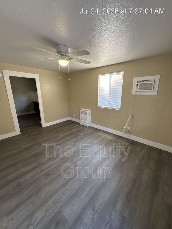 Photo - 928.5 W Goshen Ave