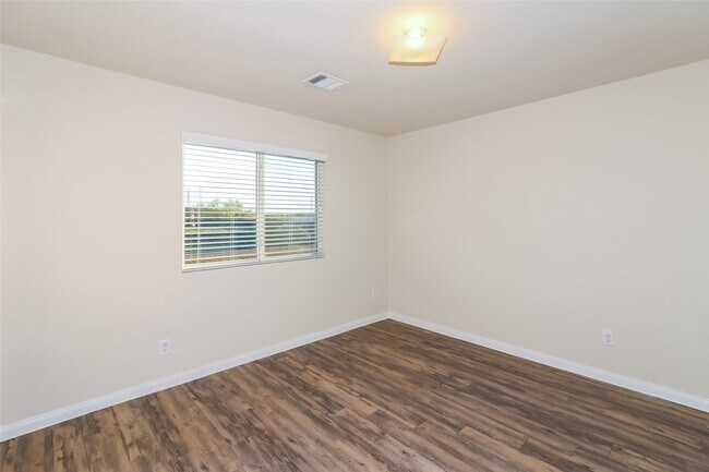 Photo - 5926 Dawn Misty Ln