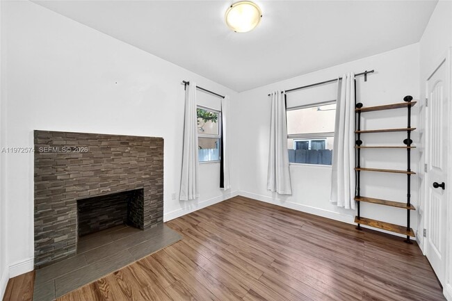 Building Photo - 1460 NW 2nd St Unit 1458