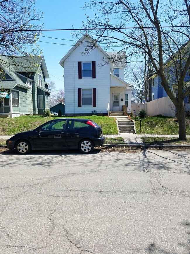 Photo - Downtown 2 Story Cottage Monthly Grand Rap...