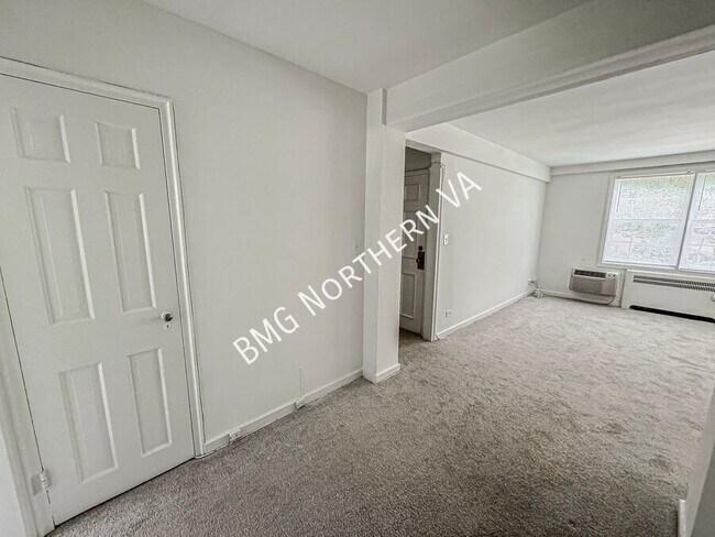 Photo - 214 N George Mason Dr