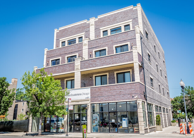 Front Exterior - 3300 W Lawrence Ave Apartments