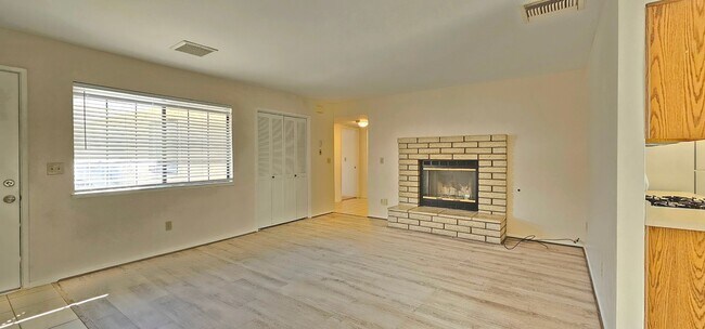 Photo - 636 W Perdew Ave Unit Apt C
