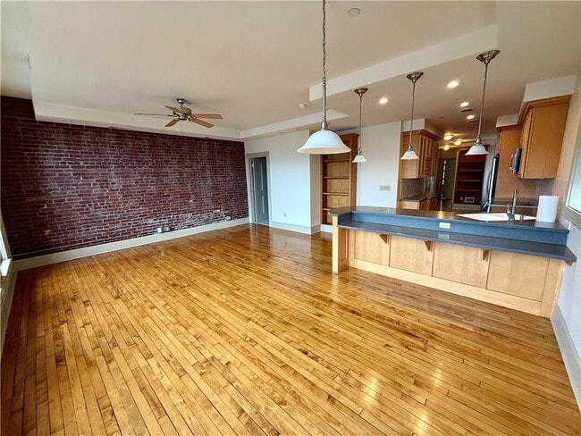 Photo - 72 E Market St