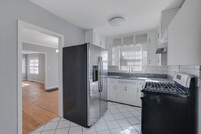 Photo - LOVELY 3/2 CASCADE HEIGHTS AREA