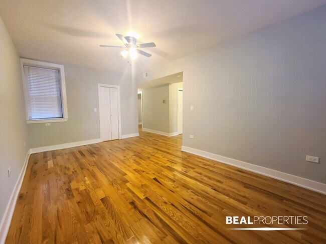 Photo - 647 W Oakdale Ave