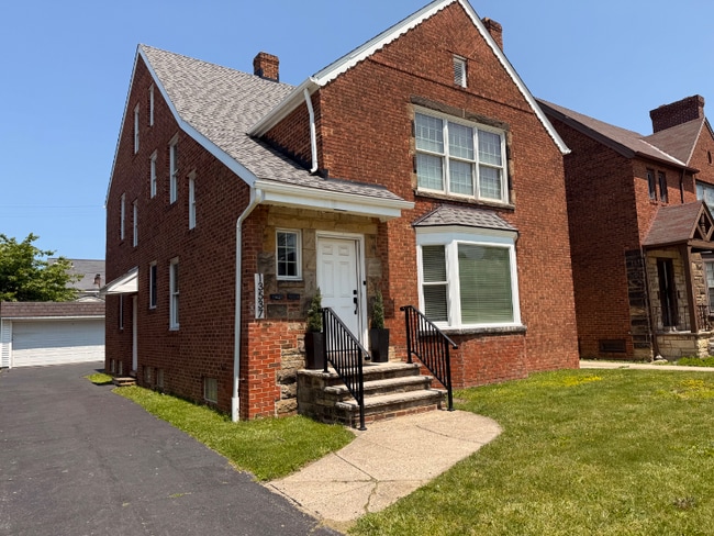 Building Photo - 13537 Cedar Rd Rental
