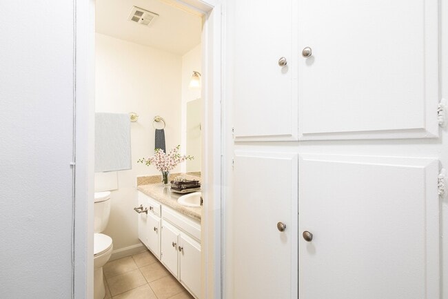 Photo - Knollbrook Falls Apartments