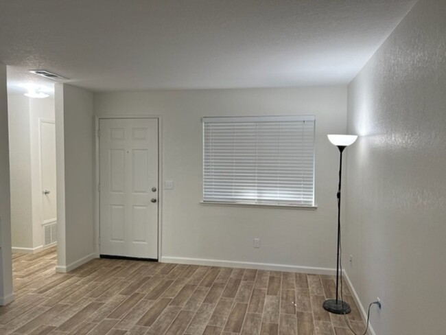 Photo - Beautiful, updated condo, in  Rosemont are...