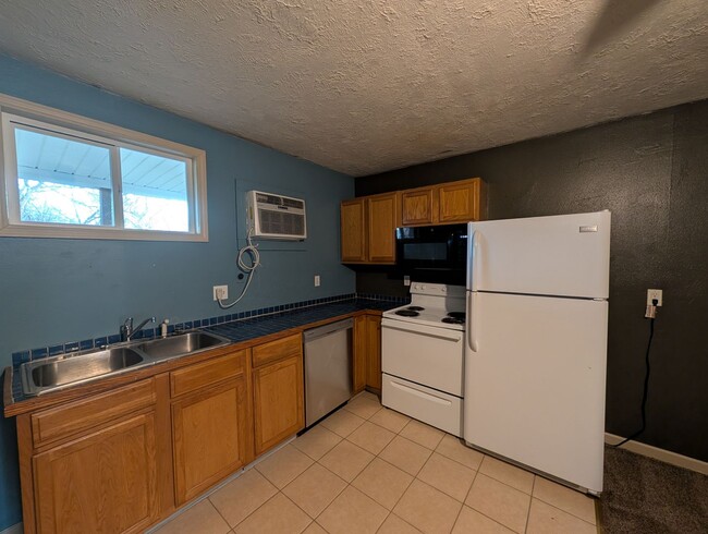 Photo - 1 Bedroom Upstairs apartment Just outside of Searcy Unit B2