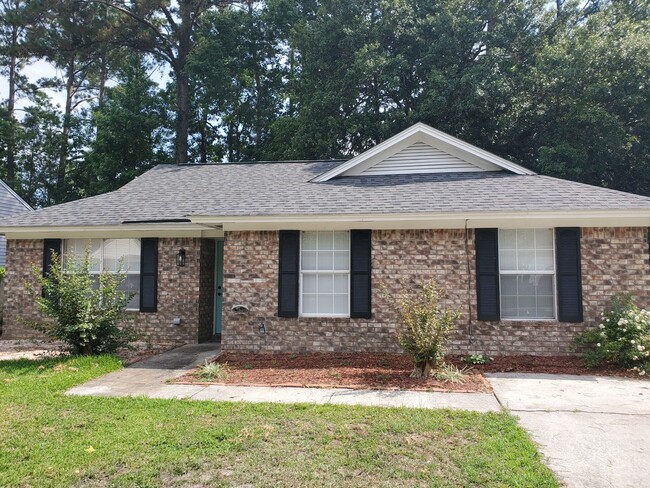 Cute 3 bedroom, 2 bath home located off of... - Cute 3 bedroom, 2 bath home located off of...