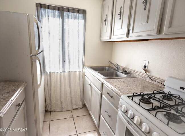 Photo - 2506 E Seneca St