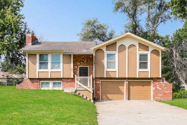 Building Photo - 700 Zay Dr Rental
