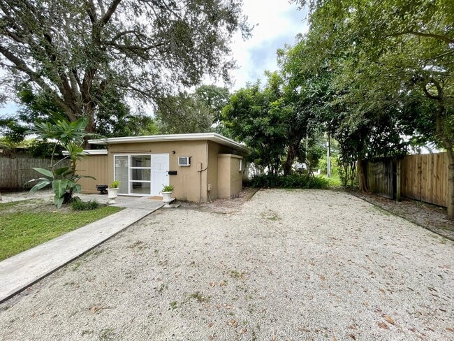 Photo - 320 SW 21st St