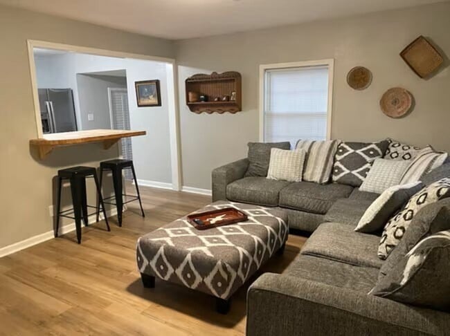 Building Photo - 421 Perkins Ave