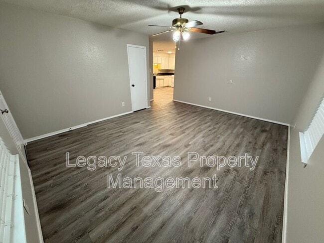 Building Photo - 516 Highpoint Dr Unit Apt A