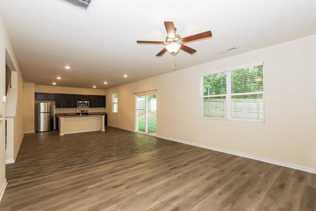 Photo - 203 Hamilton Pointe Dr
