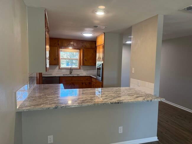 Photo - 176 W Sweetbriar Dr