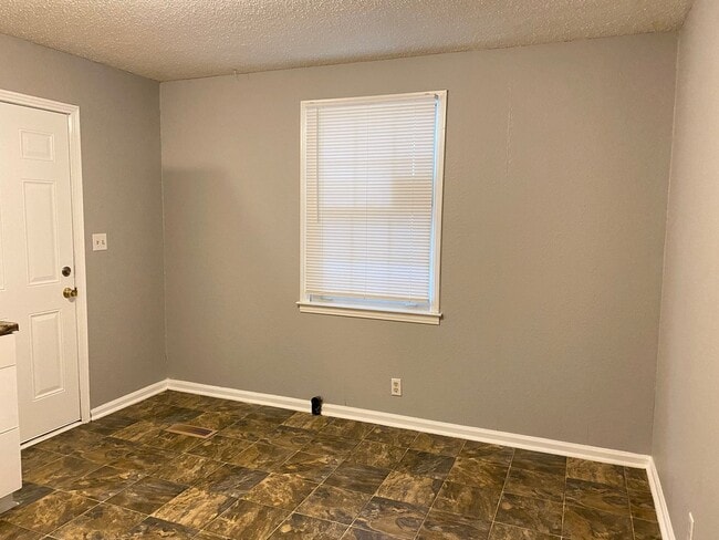 Photo - Great Location! Off College St! 3 Bed/1 Bath with 1000 sq. ft.