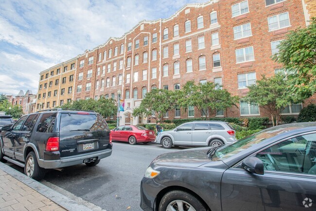 Building Photo - Lovely Studio Condo Unit in Columbia Heights!