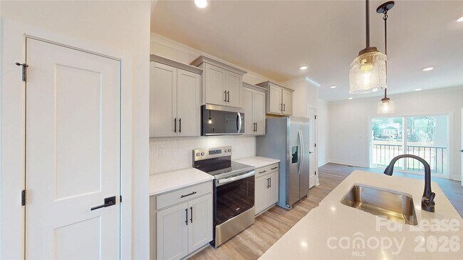 Photo - 3640 Spencer St
