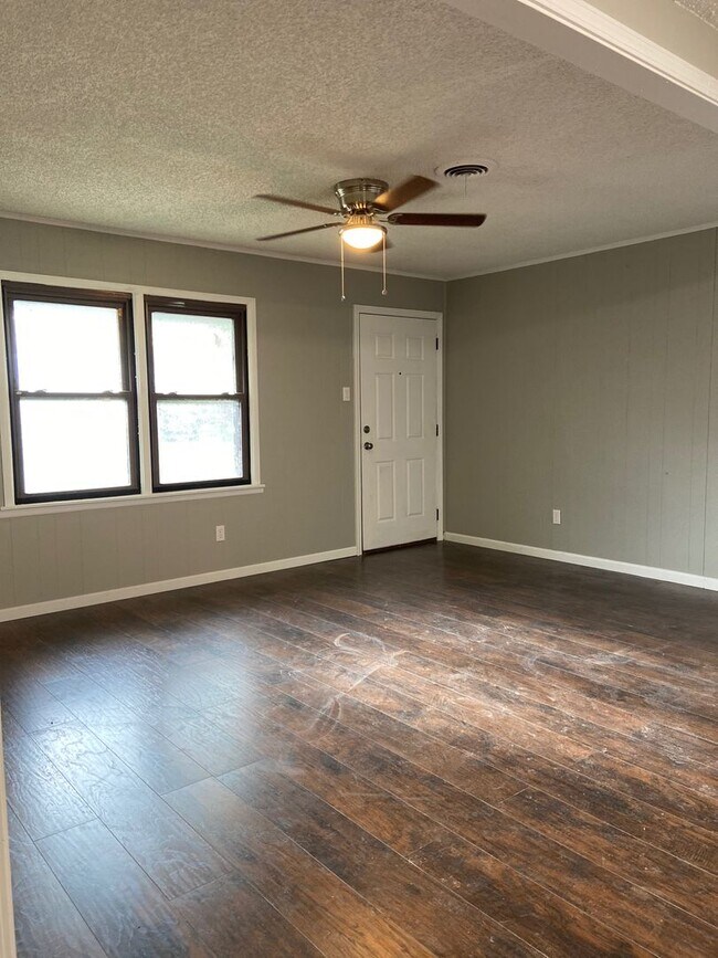 Photo - Cute 4 bedroom home!!