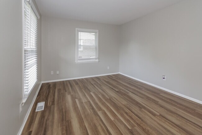 Photo - 624 Dobson Dr