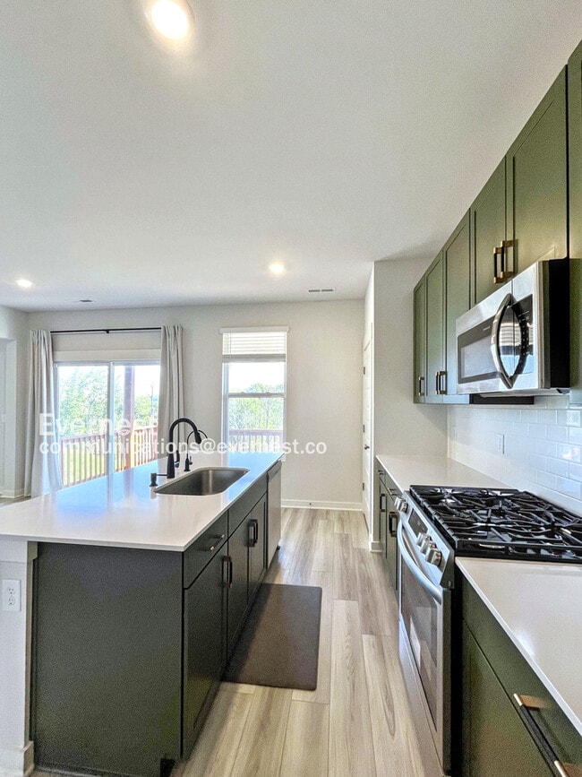 Photo - 506 Lyness Dr