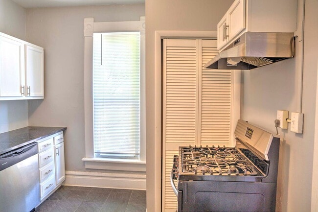 Photo - 246 W 5th Ave Unit Front