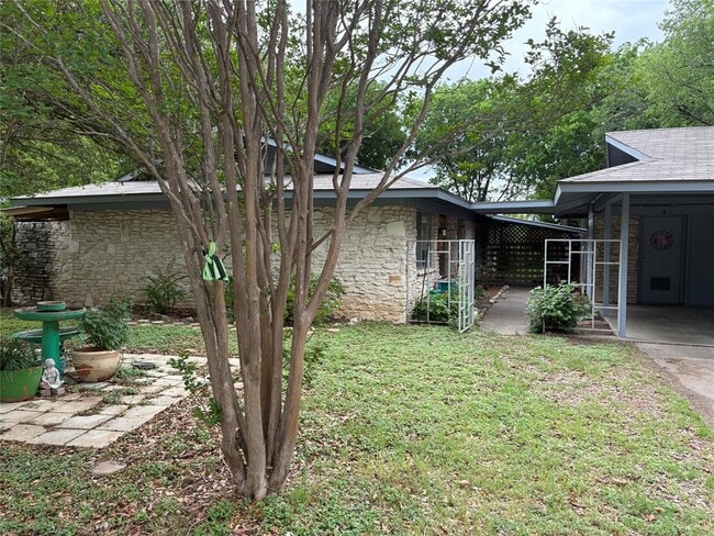 Building Photo - 8102 Exmoor Dr