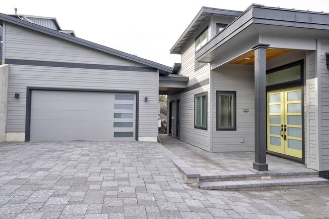 Photo - 2580 N W Awbrey Point Cir