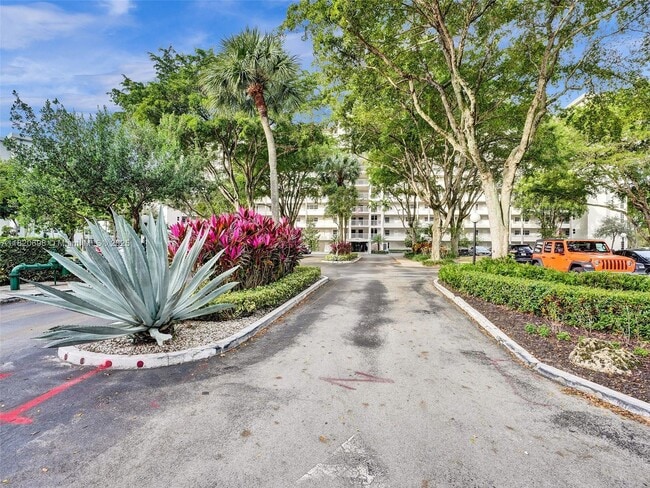 Photo - 605 Oaks Dr Unidad 309 Rental