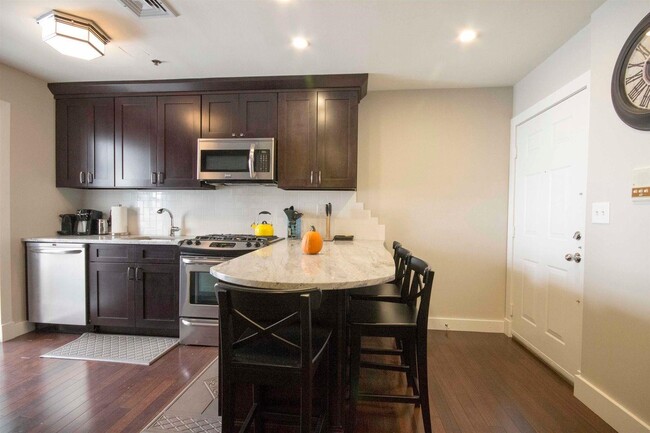 Photo - 409 Adams St Unidad 2