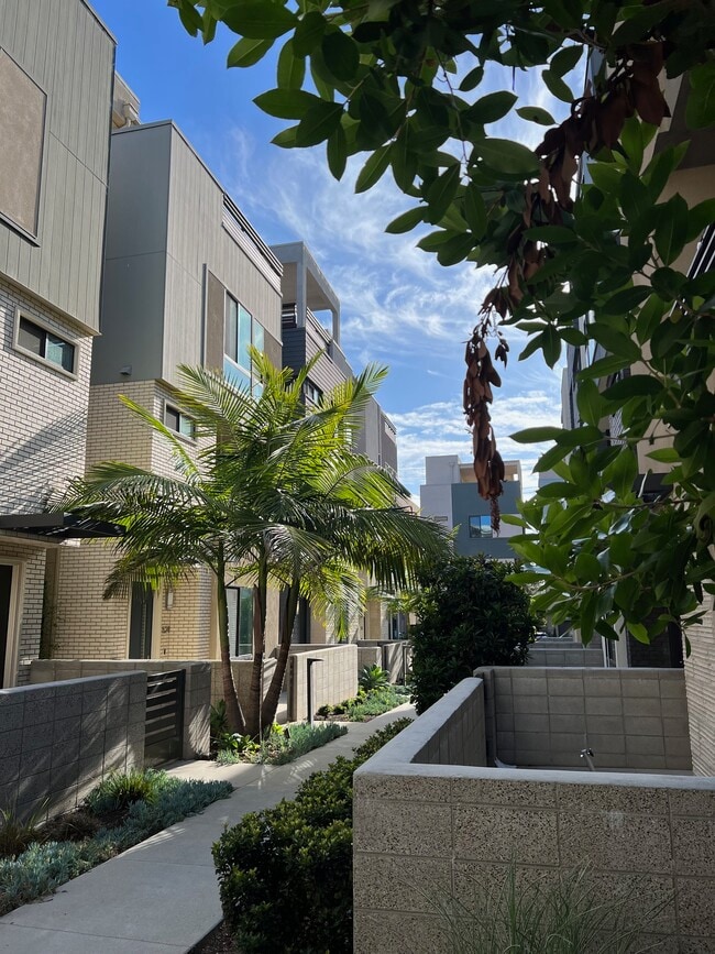 Photo - 1650 Pomona Ave