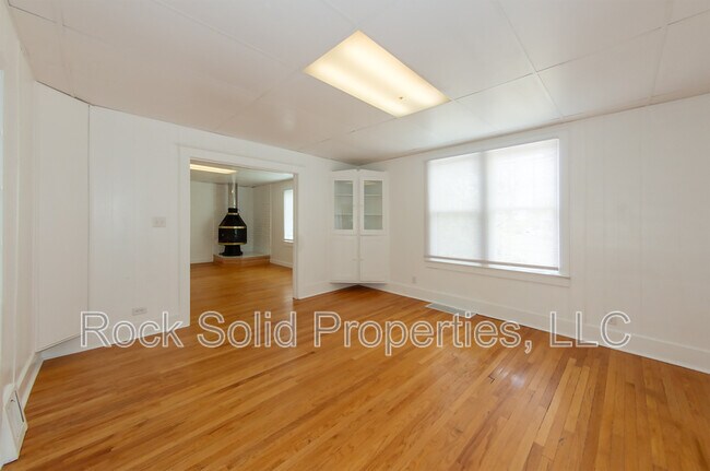 Photo - 506 E 7th St