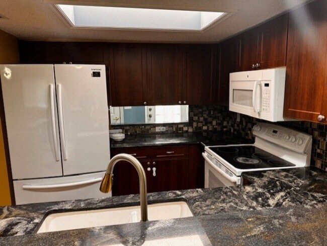 Photo - Luxury 3 bedroom 2 bathroom townhome avail...