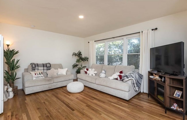 Photo - 351 Ramona Dr