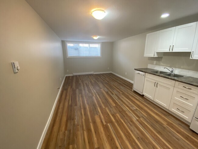 Photo - 1620-1688 88 Ave