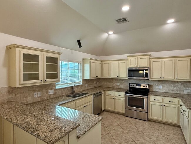 Photo - Inviting 3 Bed 2 Bath in Deer Creek Neighborhood