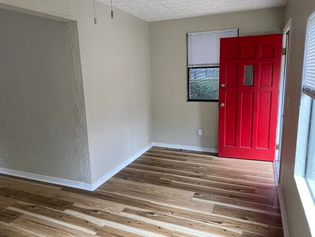 Photo - 2046 W 17th St