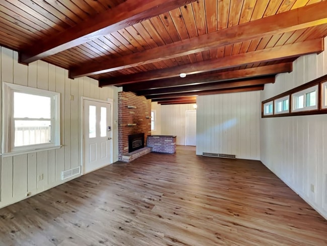 Photo - 8503 Goodhue St NE