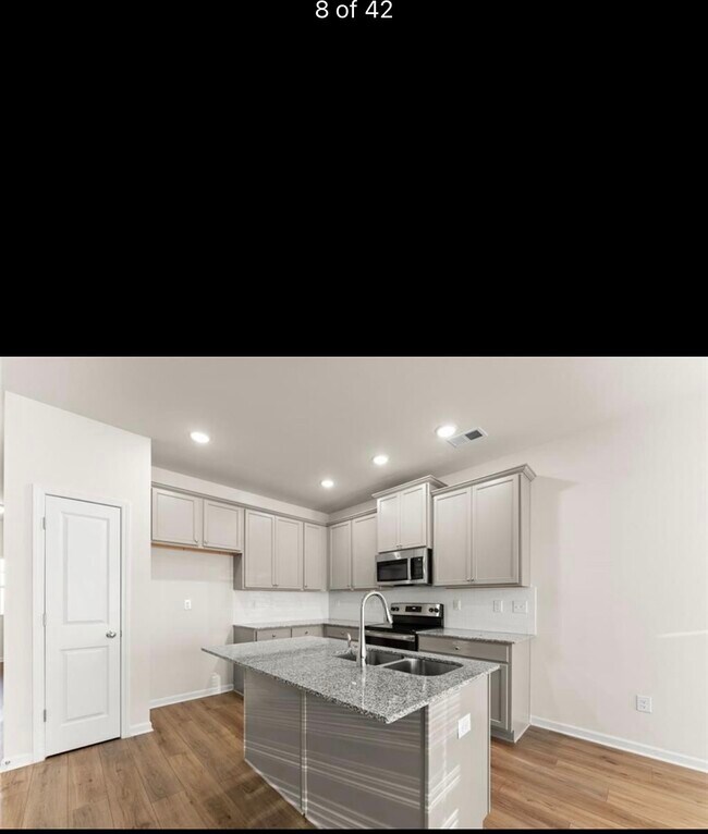 Photo - 76 Regent Park