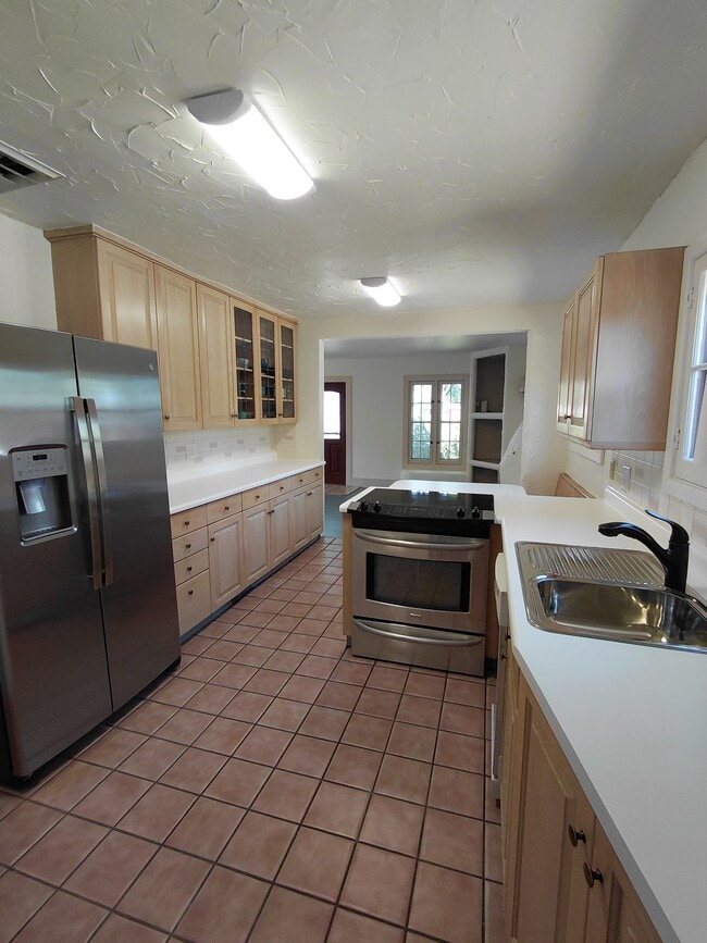 Photo - 600 W Orman Ave