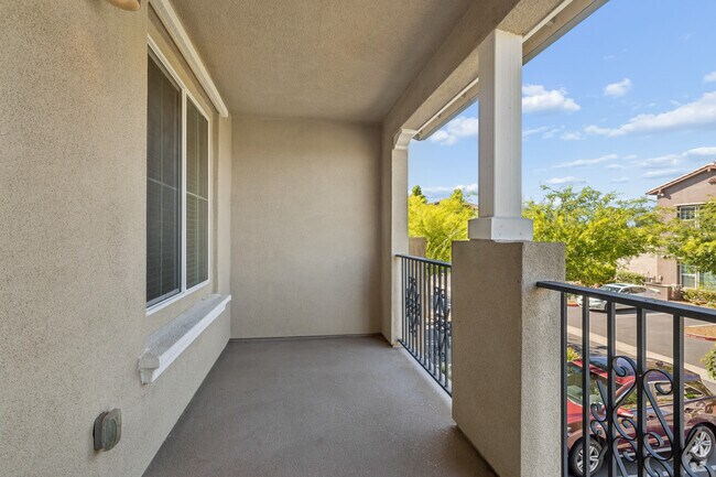 2BR, 2.5BA 1,317SF - Balcony