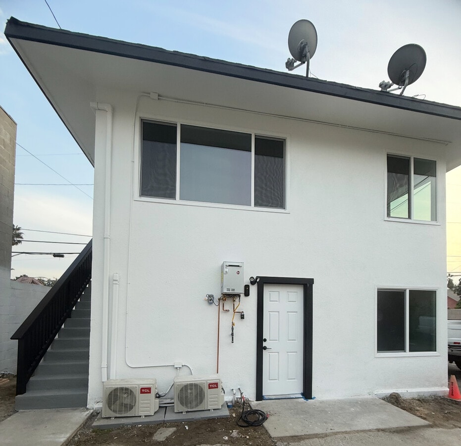 Photo - 440 W Holt Ave Unidad B