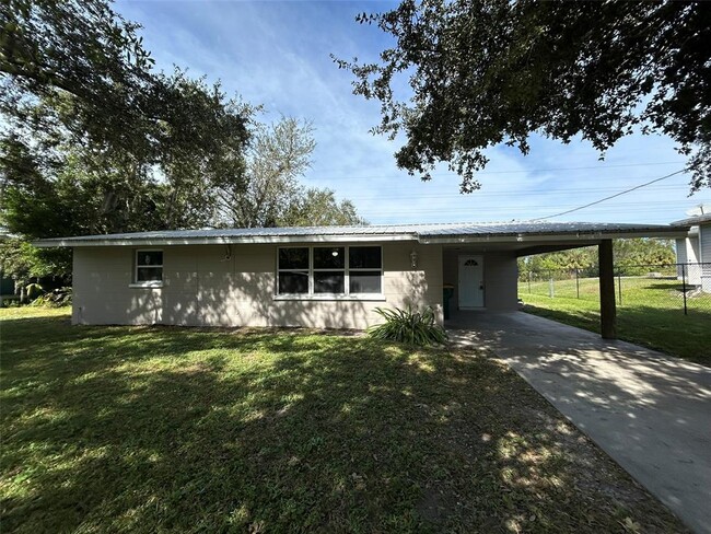 Building Photo - 4722 Fairway Dr S