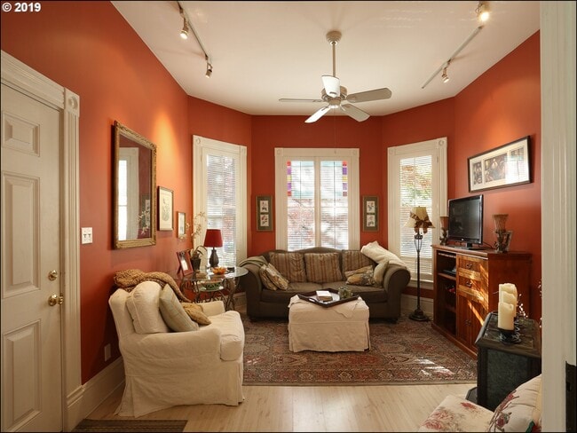 Photo - 1039 SE Franklin St