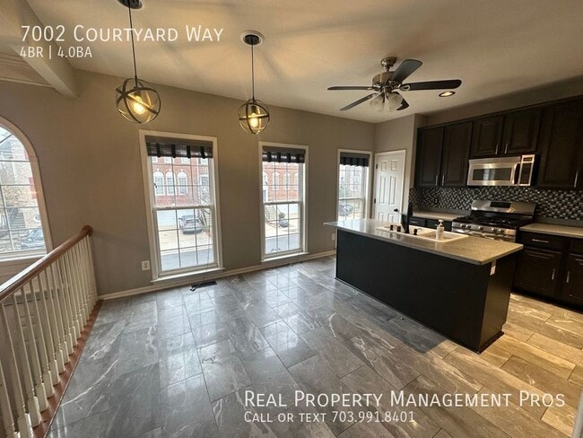 Photo - 7002 Courtyard Way