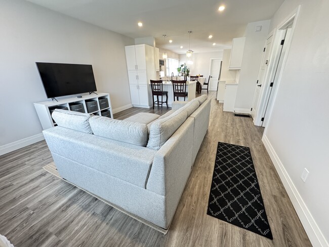 Photo - Main level-74 Peel St Barrie Ontario L4M 3L4
